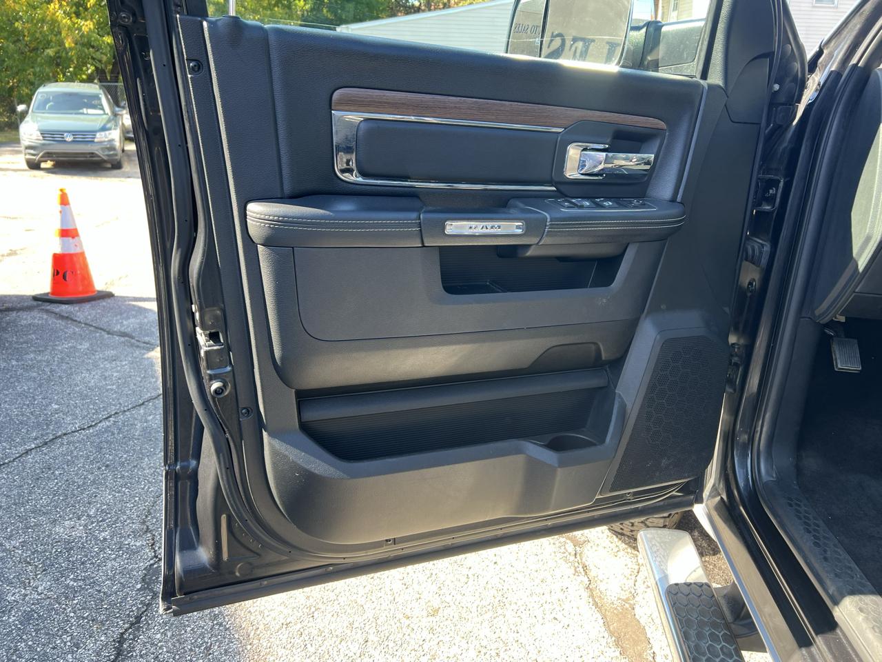 RAM 1500 Laramie 4x4 Crew Cab 5'7" Box 2017