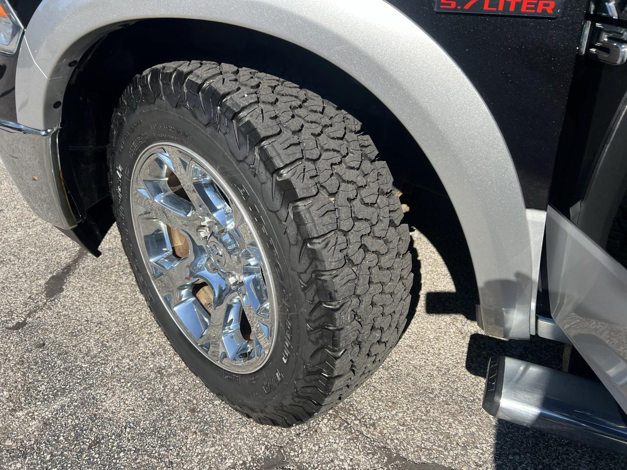 RAM 1500 Laramie 4x4 Crew Cab 5'7" Box 2017
