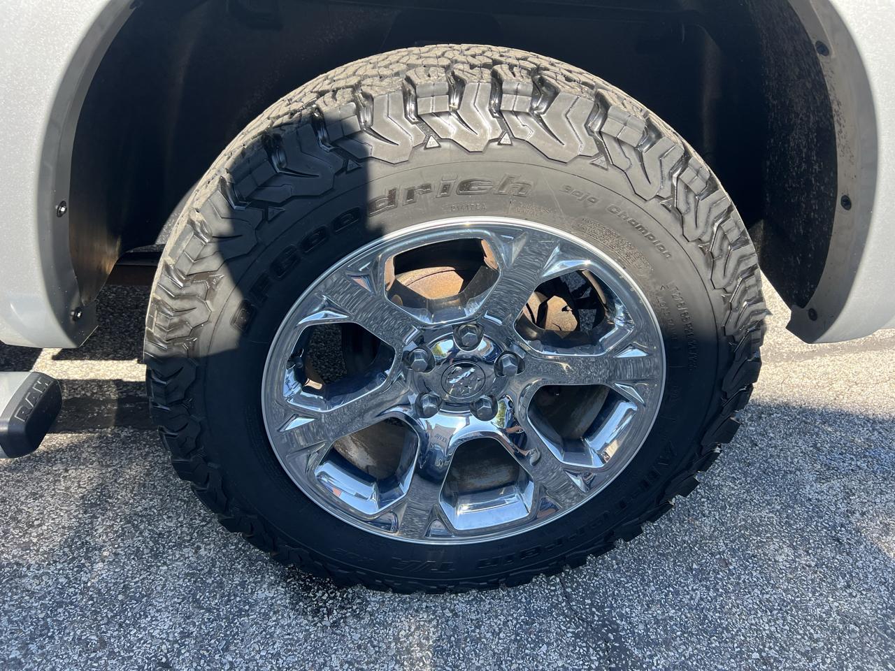 RAM 1500 Laramie 4x4 Crew Cab 5'7" Box 2017