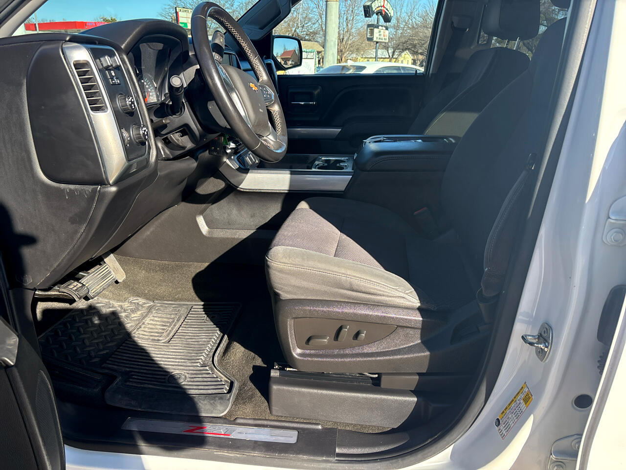 Chevrolet Silverado 1500 4WD Crew Cab 143.5" LT w/2LT 2015