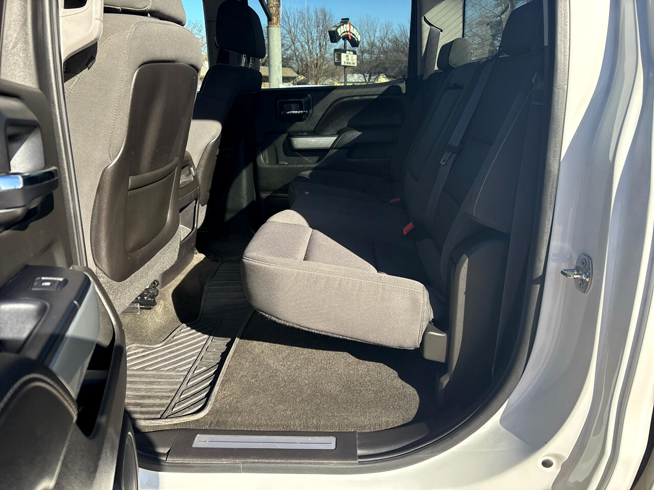 Chevrolet Silverado 1500 4WD Crew Cab 143.5" LT w/2LT 2015