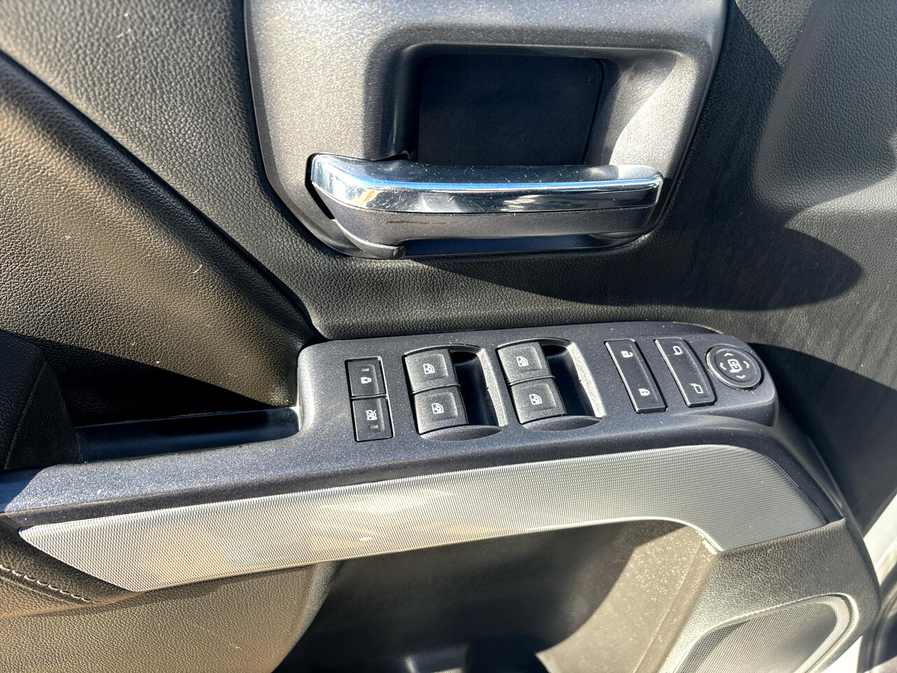 Chevrolet Silverado 1500 4WD Crew Cab 143.5" LT w/2LT 2015