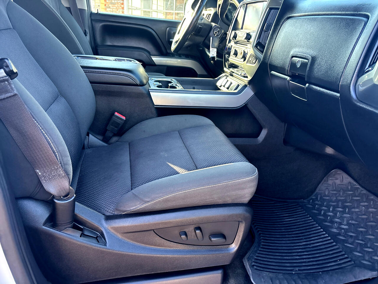 Chevrolet Silverado 1500 4WD Crew Cab 143.5" LT w/2LT 2015