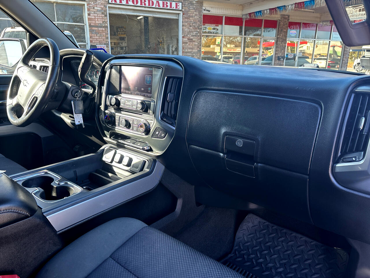 Chevrolet Silverado 1500 4WD Crew Cab 143.5" LT w/2LT 2015