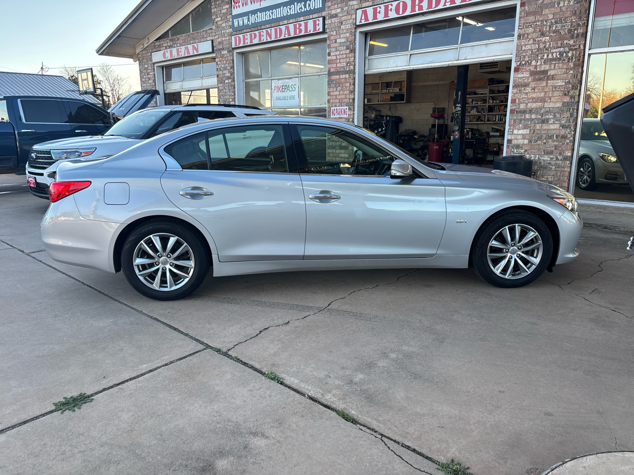 Infiniti Q50 4dr Sdn 2.0t Premium AWD 2016