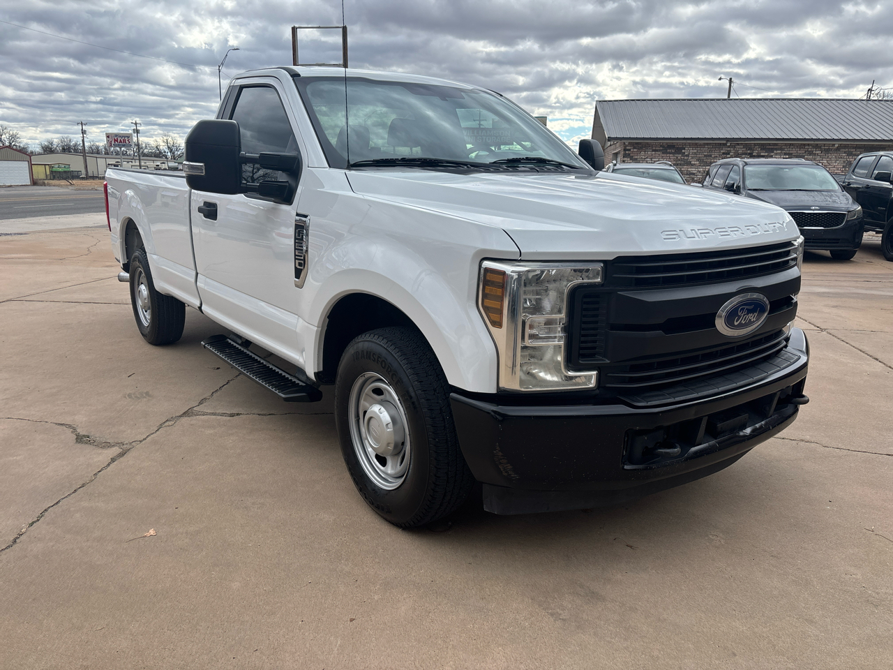 Ford Super Duty F-250 SRW XLT 2WD Reg Cab 8' Box 2019