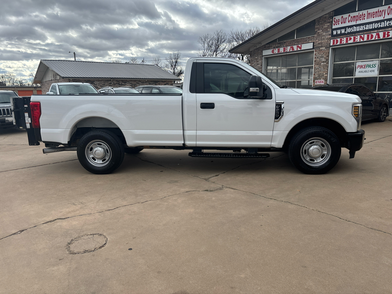 Ford Super Duty F-250 SRW XLT 2WD Reg Cab 8' Box 2019