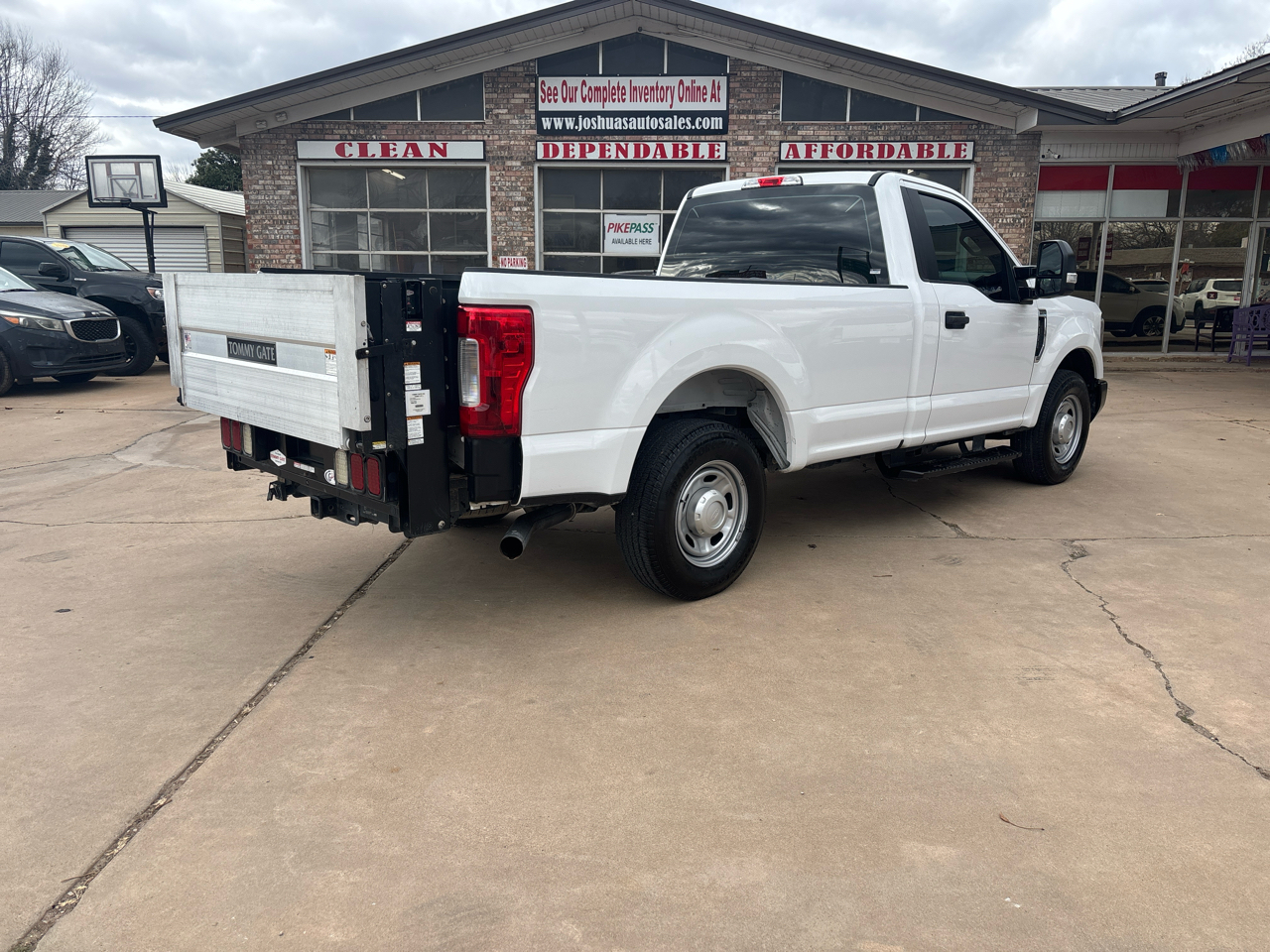 Ford Super Duty F-250 SRW XLT 2WD Reg Cab 8' Box 2019