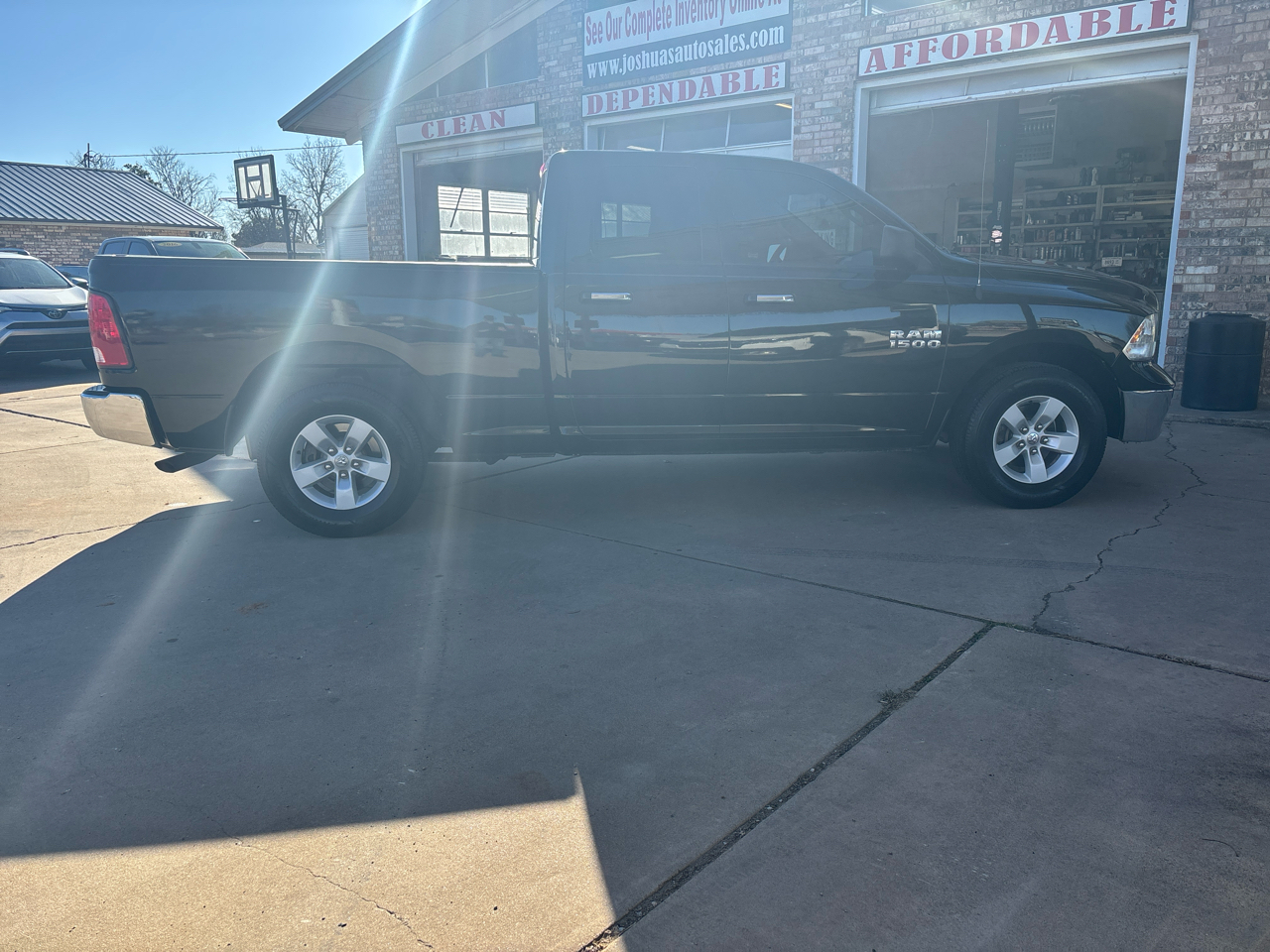 RAM 1500 2WD Quad Cab 140.5" SLT 2017