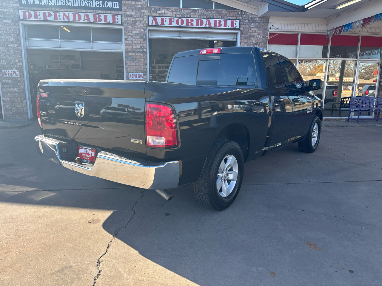 RAM 1500 2WD Quad Cab 140.5" SLT 2017