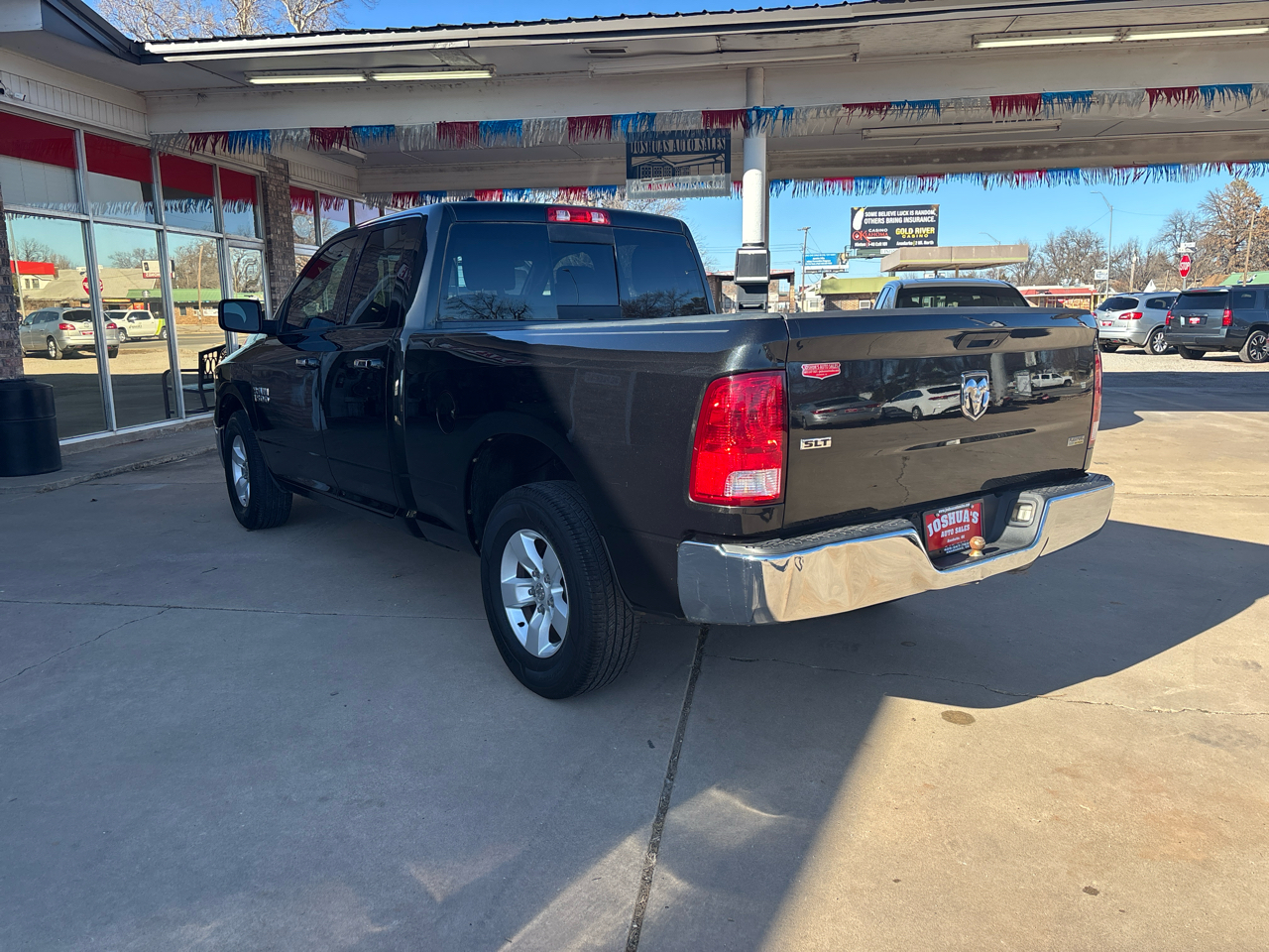 RAM 1500 2WD Quad Cab 140.5" SLT 2017