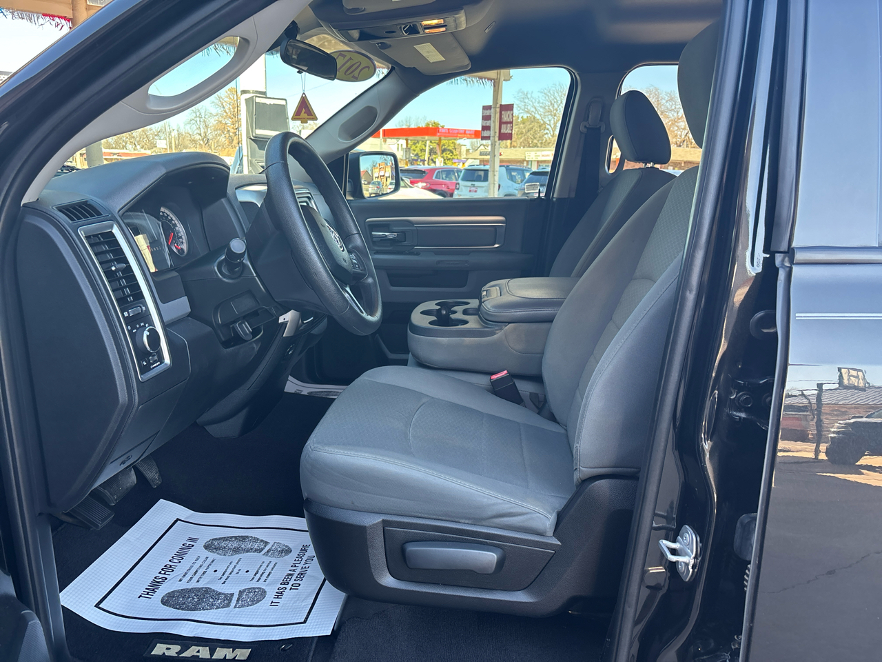 RAM 1500 2WD Quad Cab 140.5" SLT 2017