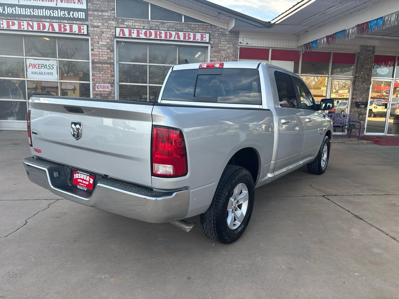 RAM 1500 Classic SLT 4x2 Crew Cab 5'7" Box 2019