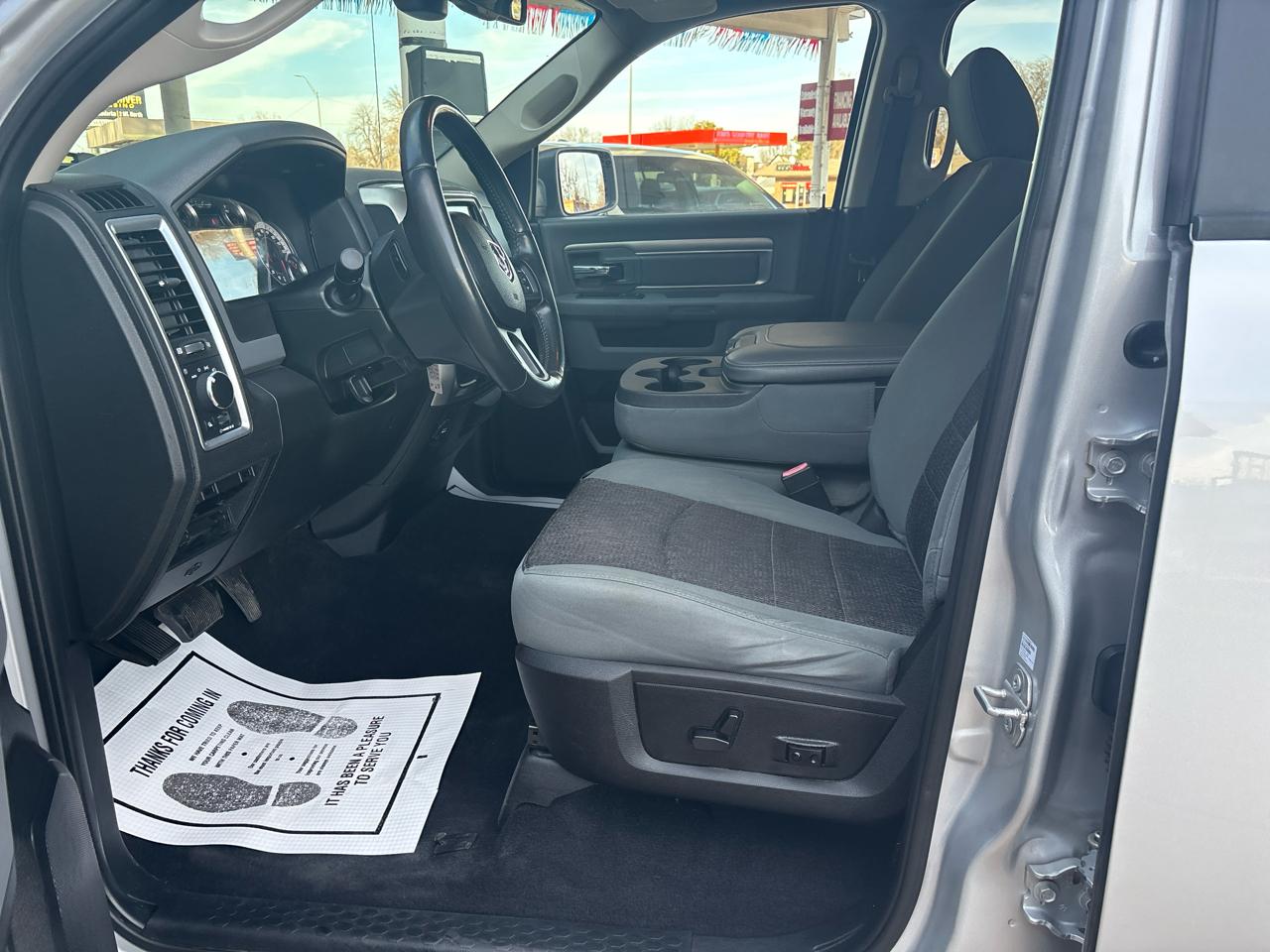 RAM 1500 Classic SLT 4x2 Crew Cab 5'7" Box 2019