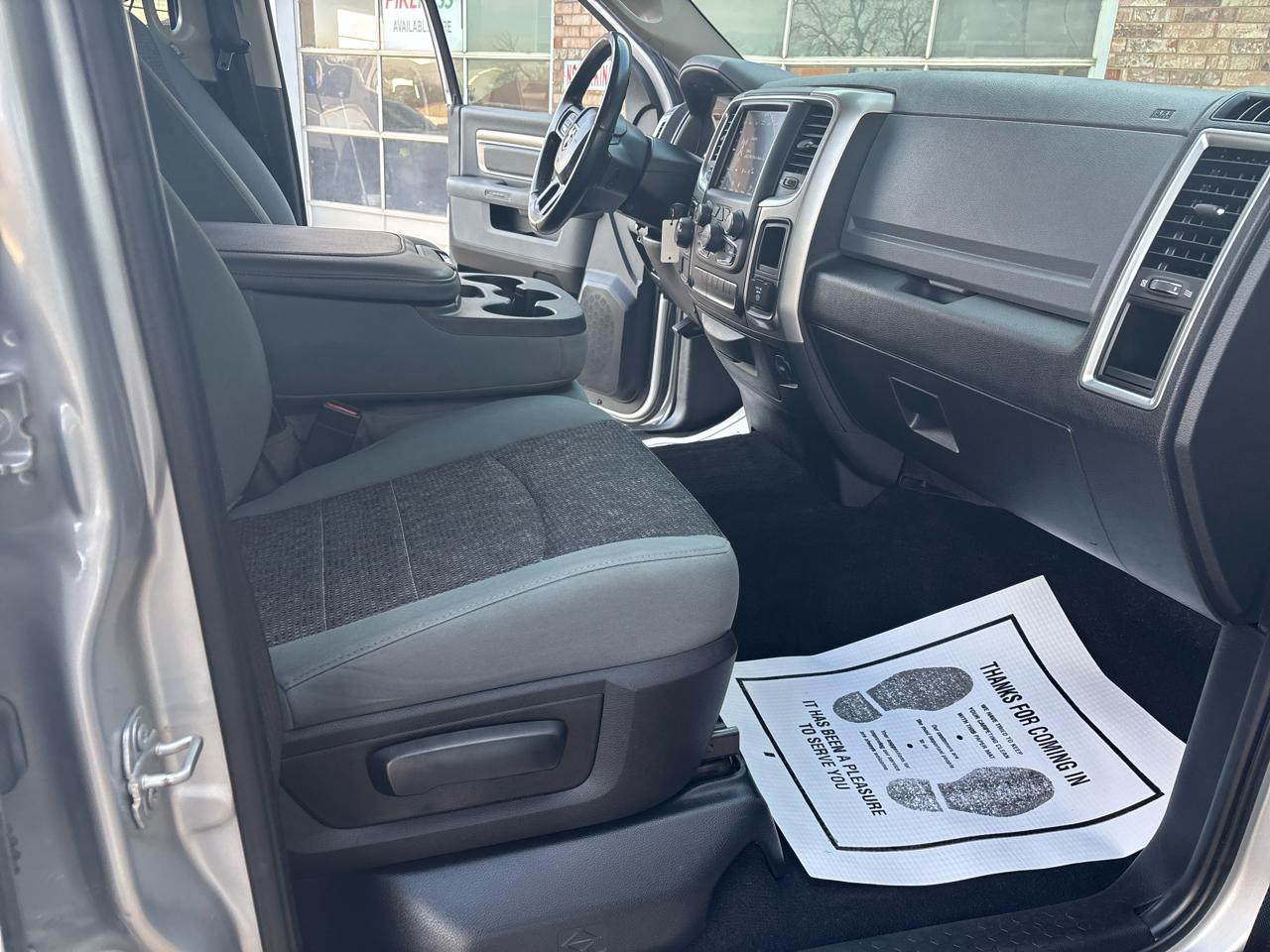 RAM 1500 Classic SLT 4x2 Crew Cab 5'7" Box 2019