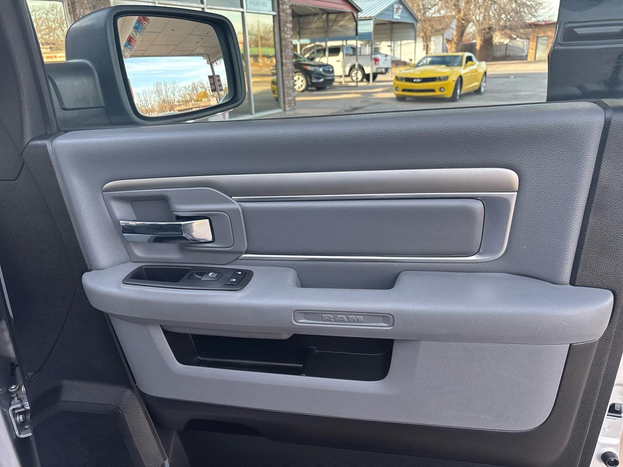 RAM 1500 Classic SLT 4x2 Crew Cab 5'7" Box 2019