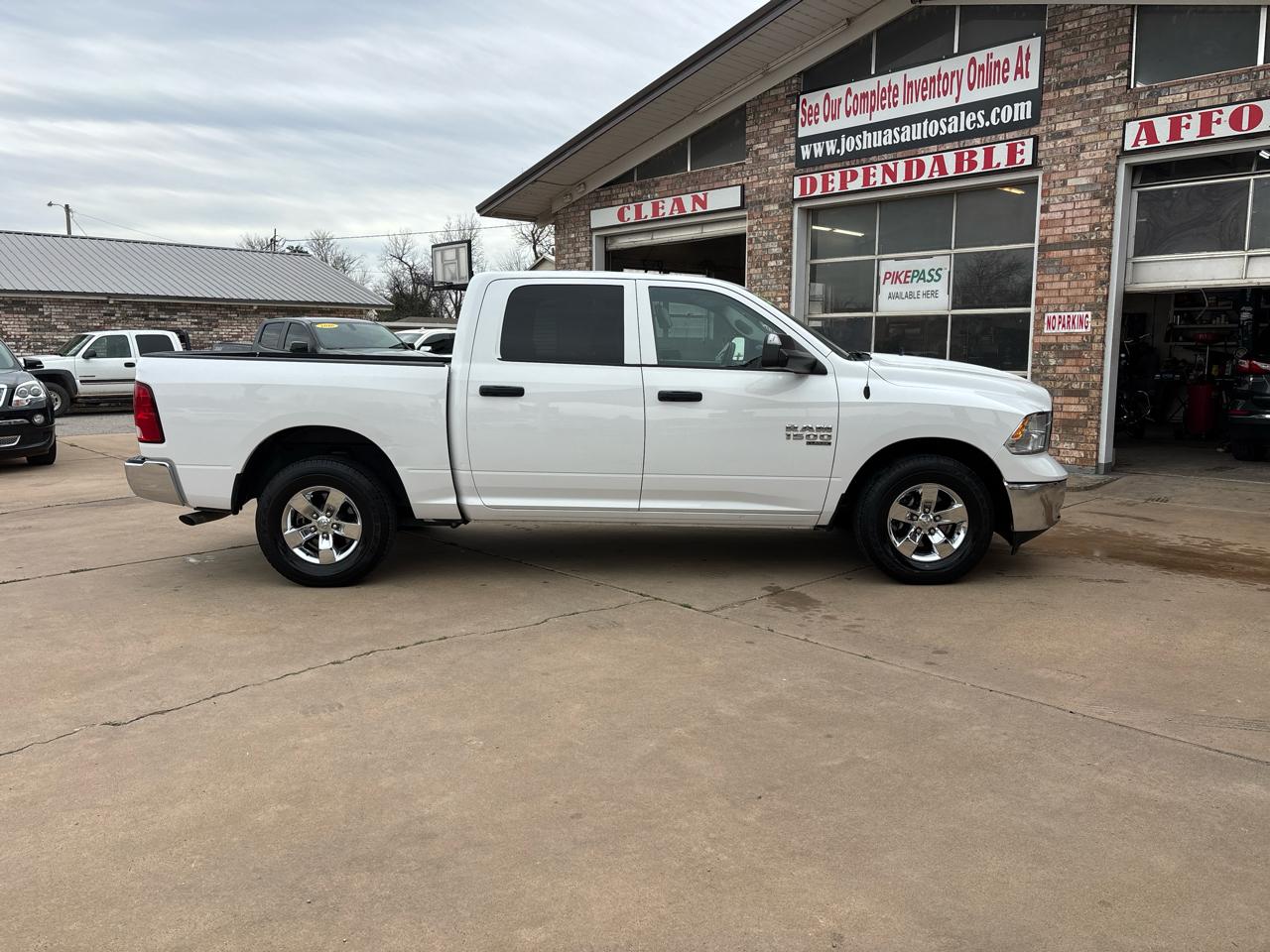 RAM 1500 Classic SLT 4x2 Crew Cab 5'7" Box 2023