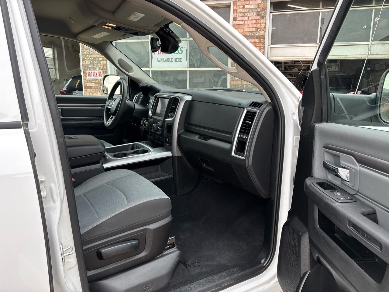 RAM 1500 Classic SLT 4x2 Crew Cab 5'7" Box 2023