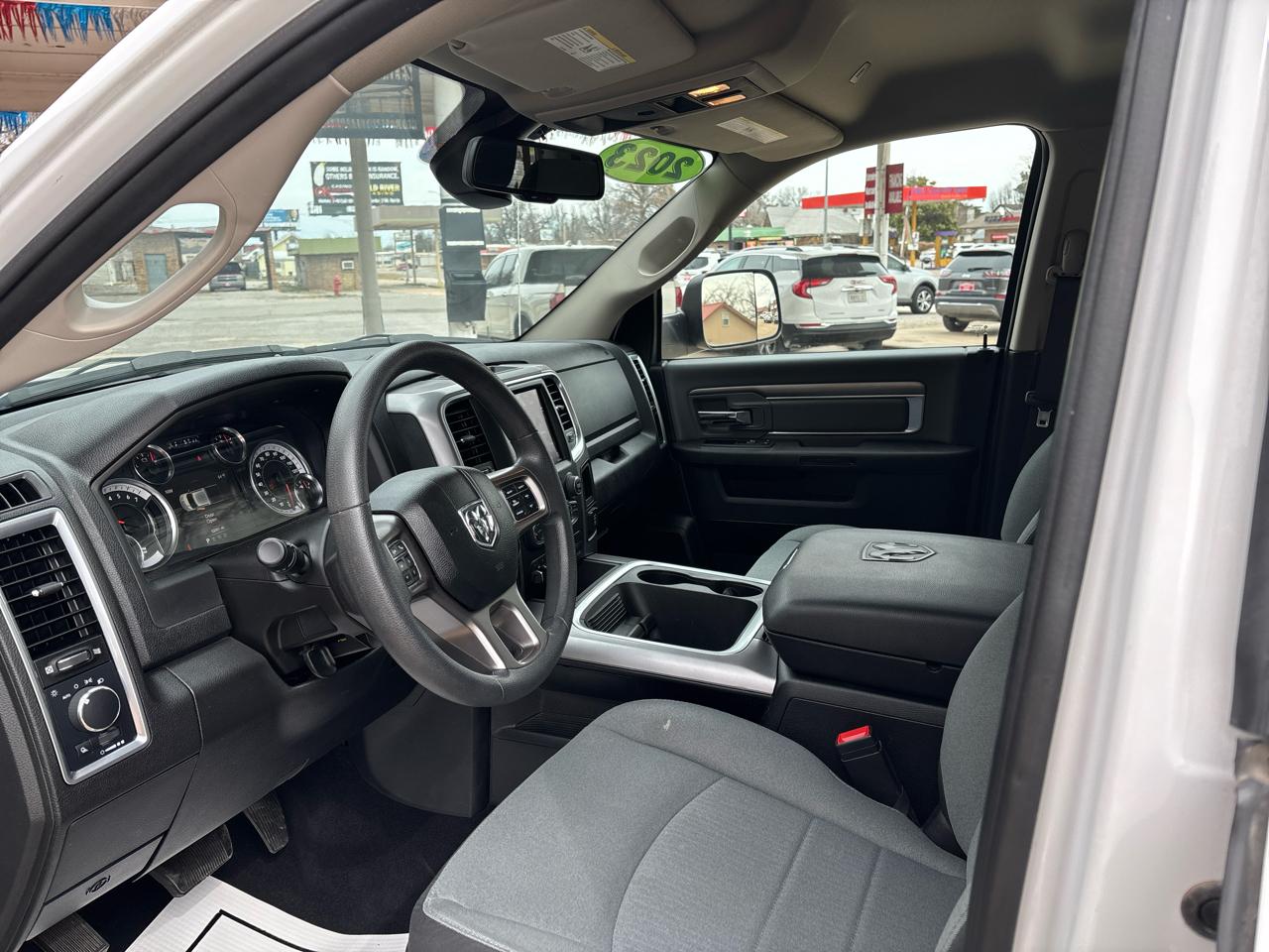 RAM 1500 Classic SLT 4x2 Crew Cab 5'7" Box 2023