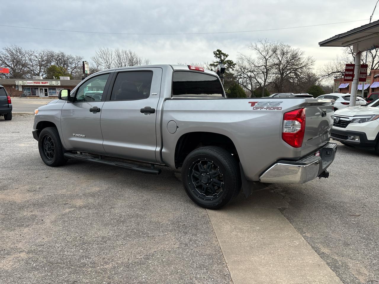 Toyota Tundra 2WD Truck CrewMax 4.6L V8 6-Spd AT SR5 (Natl) 2016