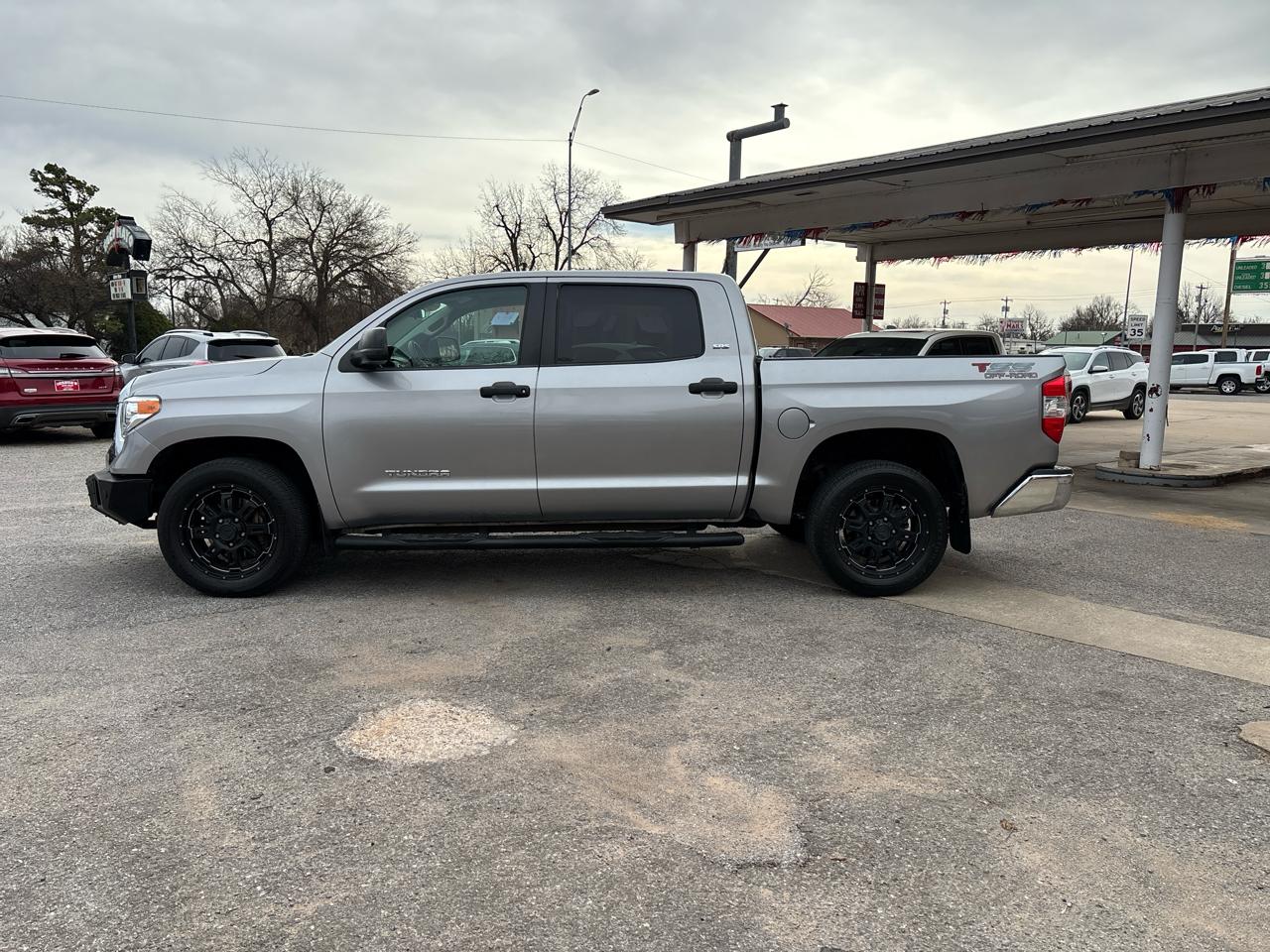 Toyota Tundra 2WD Truck CrewMax 4.6L V8 6-Spd AT SR5 (Natl) 2016