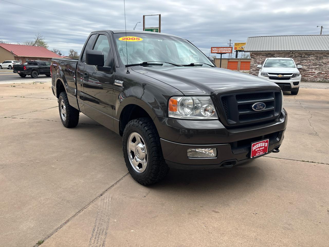 Ford F-150 4WD Reg Cab 126" STX 2005