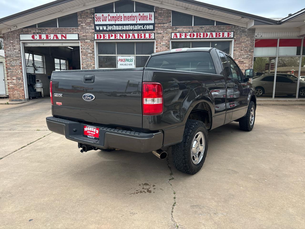 Ford F-150 4WD Reg Cab 126" STX 2005