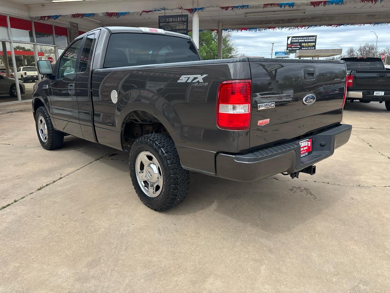 Ford F-150 4WD Reg Cab 126" STX 2005