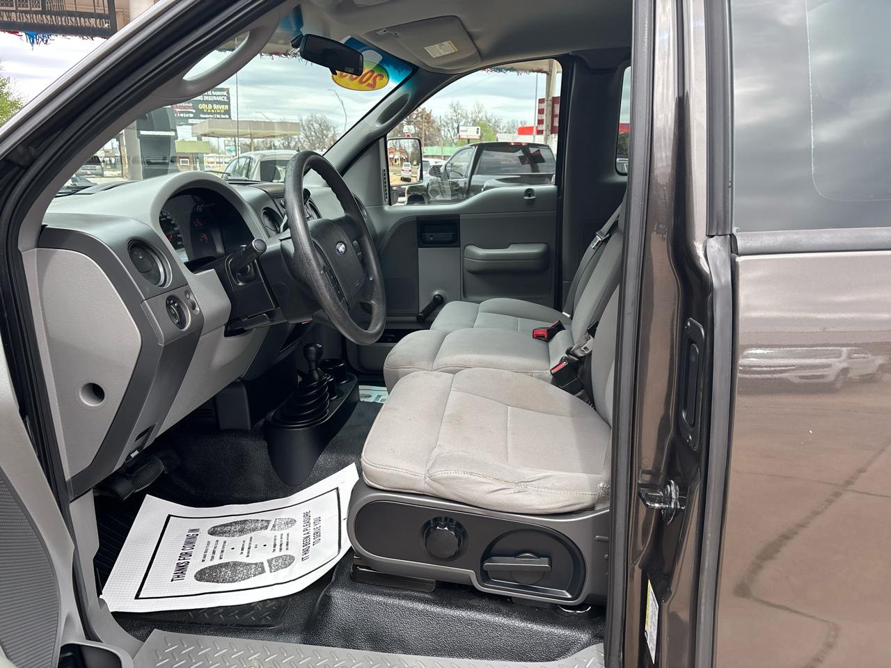 Ford F-150 4WD Reg Cab 126" STX 2005