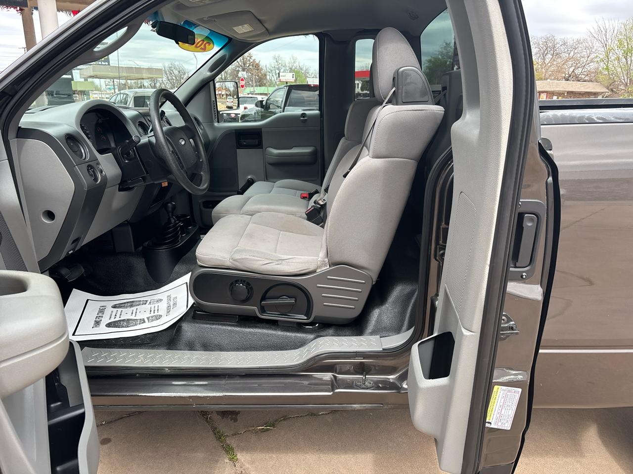 Ford F-150 4WD Reg Cab 126" STX 2005