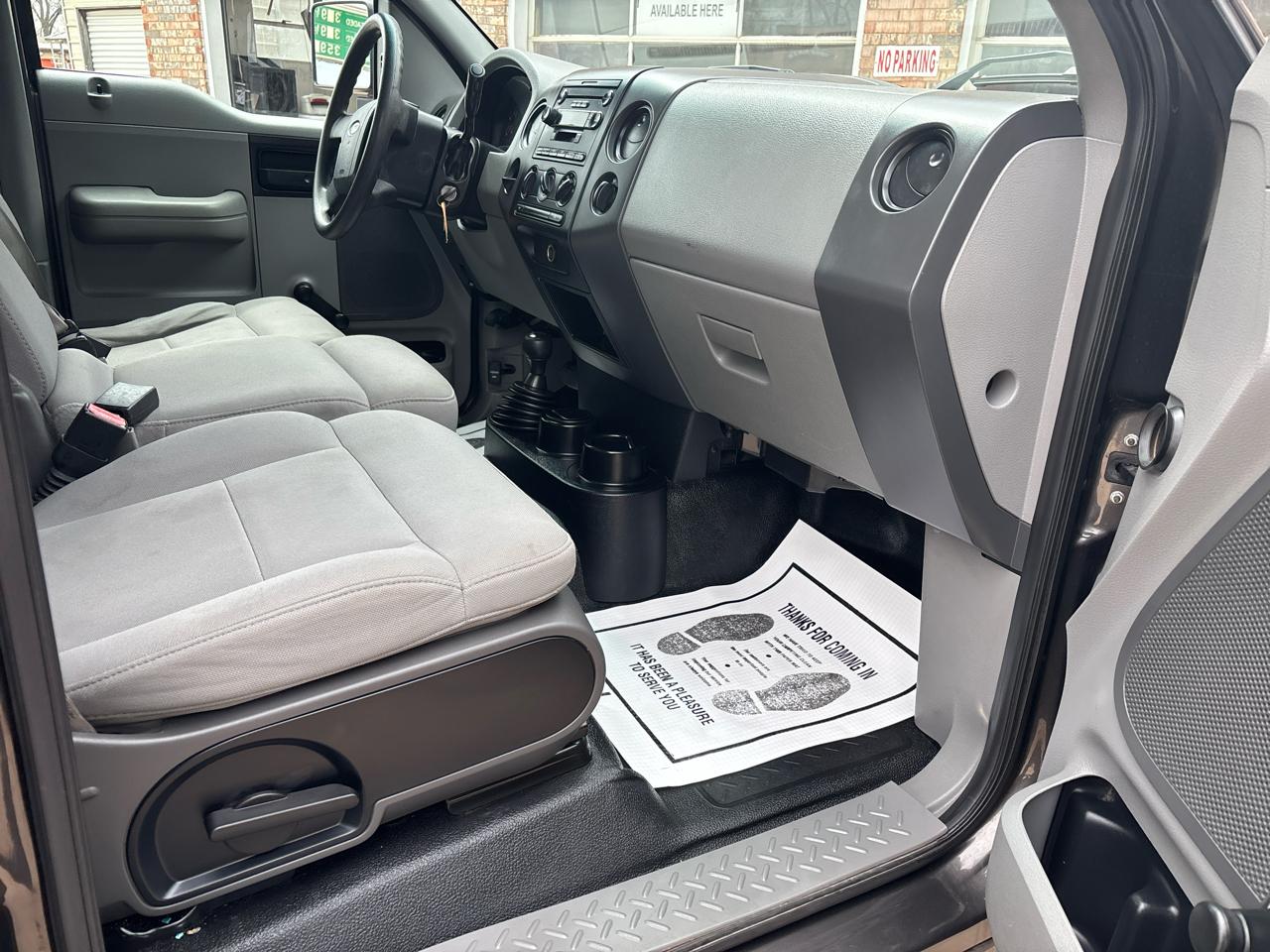 Ford F-150 4WD Reg Cab 126" STX 2005