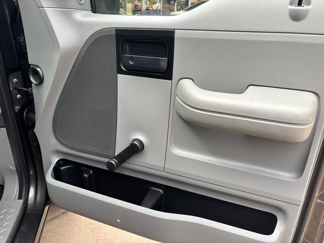 Ford F-150 4WD Reg Cab 126" STX 2005