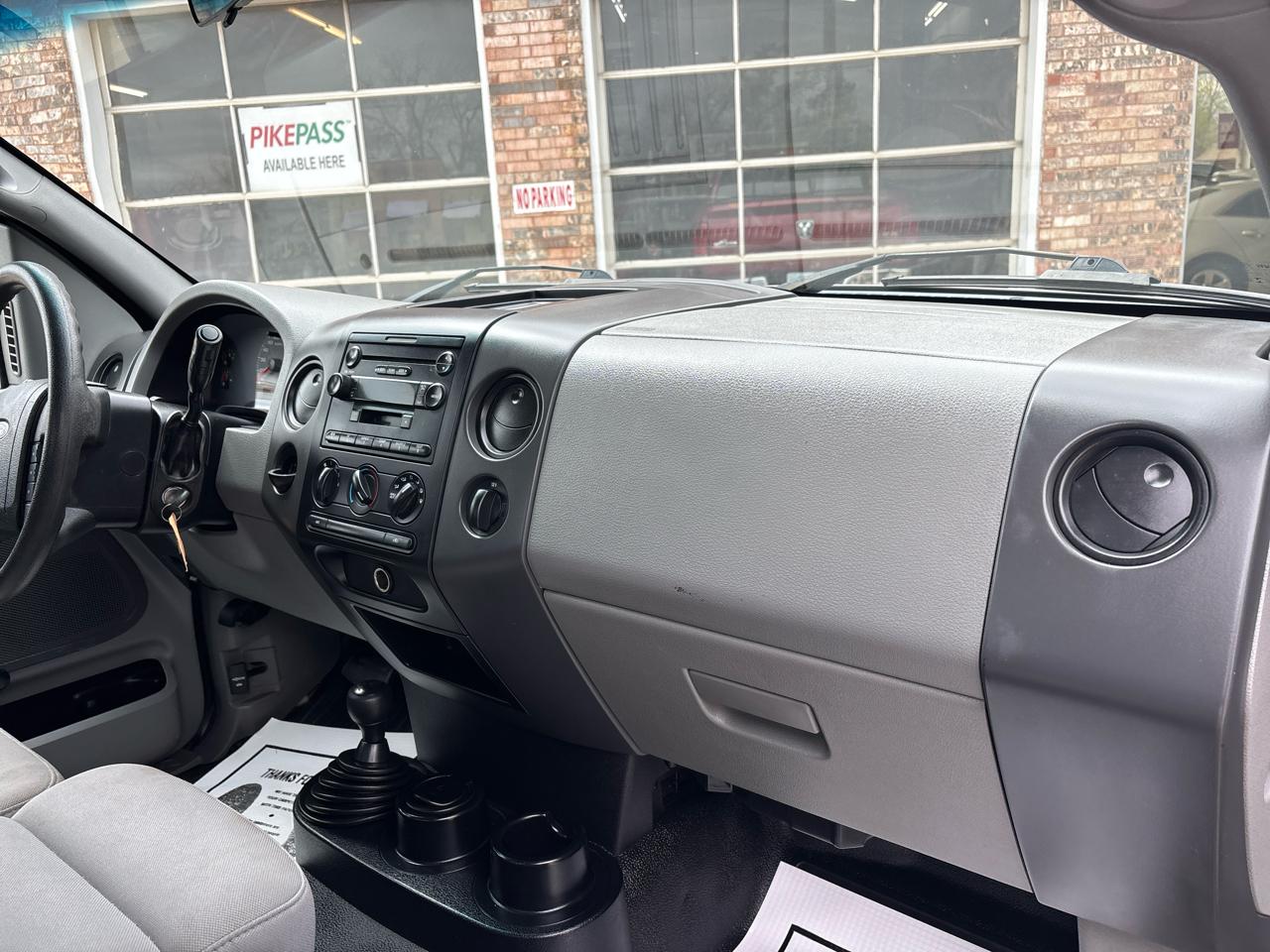 Ford F-150 4WD Reg Cab 126" STX 2005