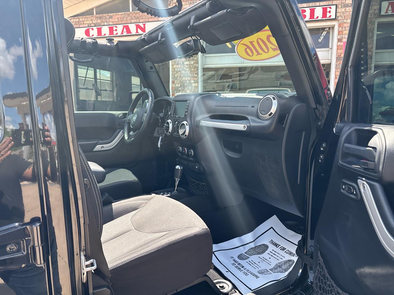 Jeep Wrangler Unlimited 4WD 4dr Sahara 2016