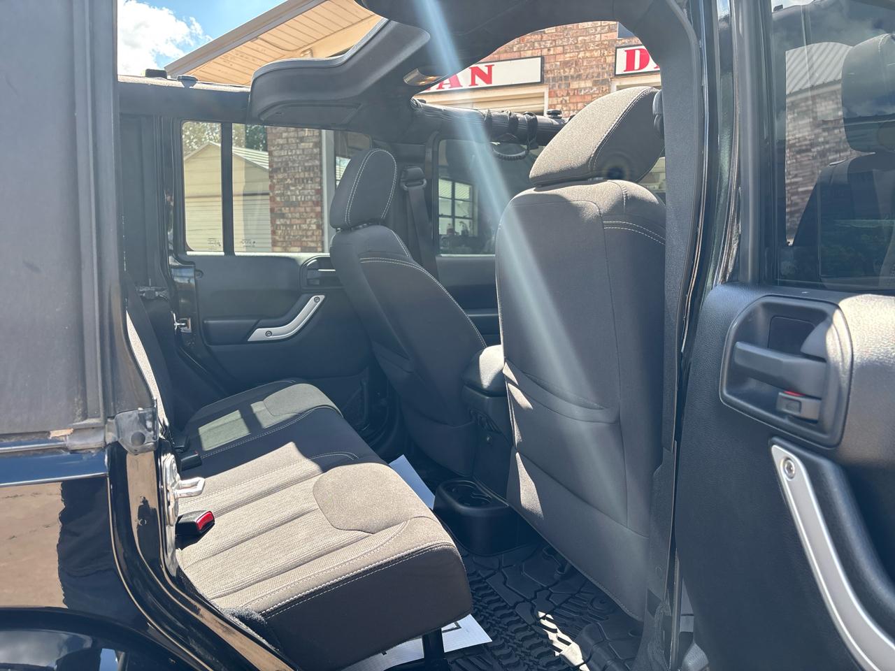 Jeep Wrangler Unlimited 4WD 4dr Sahara 2016