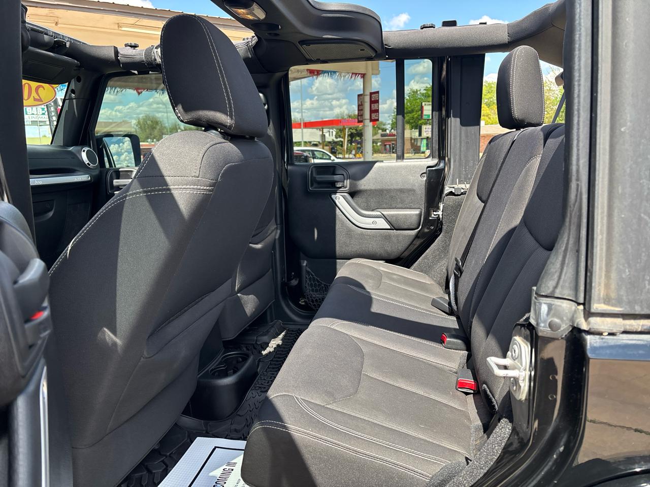 Jeep Wrangler Unlimited 4WD 4dr Sahara 2016