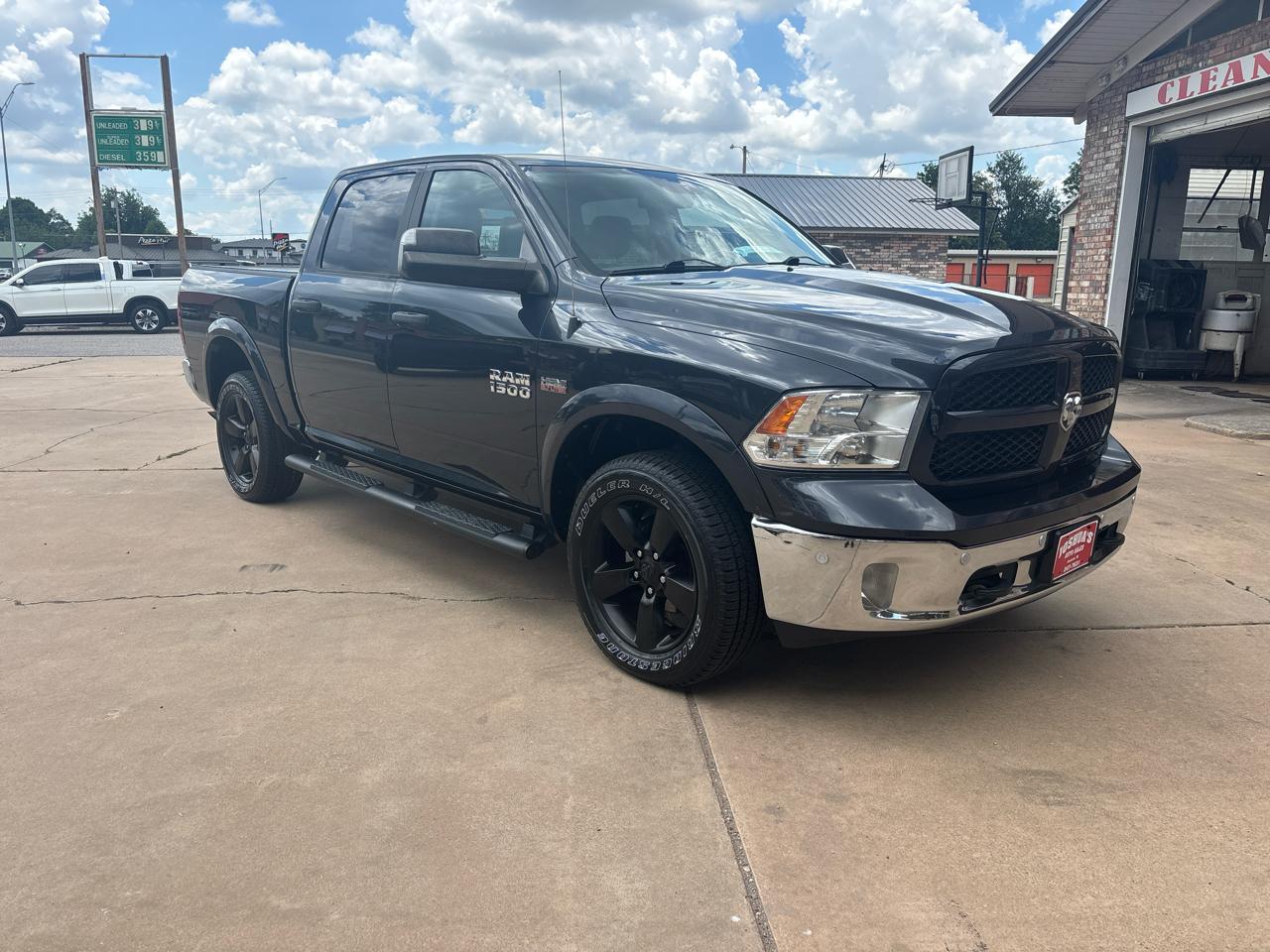 RAM 1500 4WD Crew Cab 140.5" Outdoorsman 2017