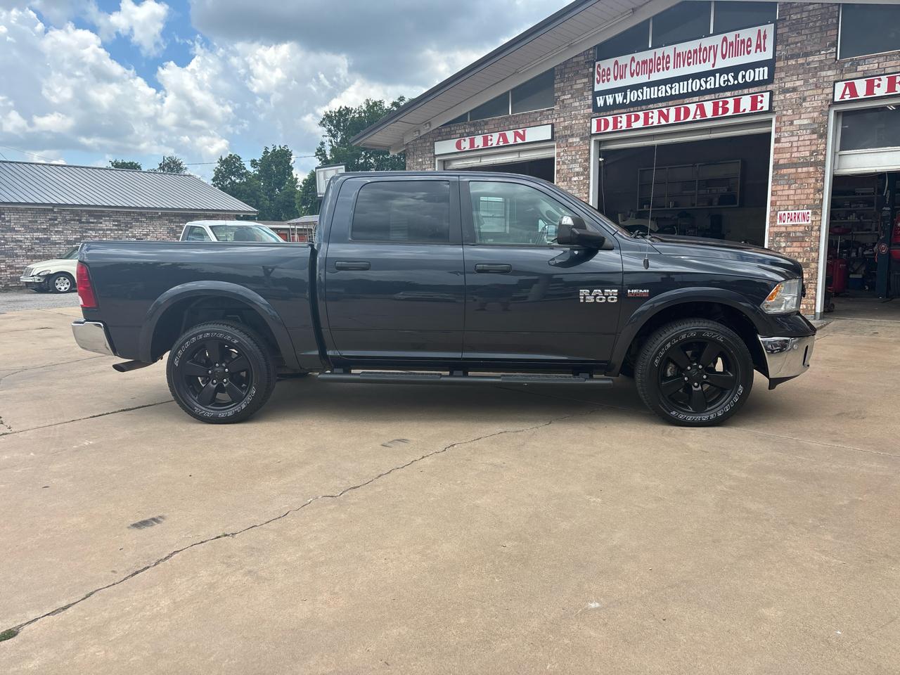 RAM 1500 4WD Crew Cab 140.5" Outdoorsman 2017