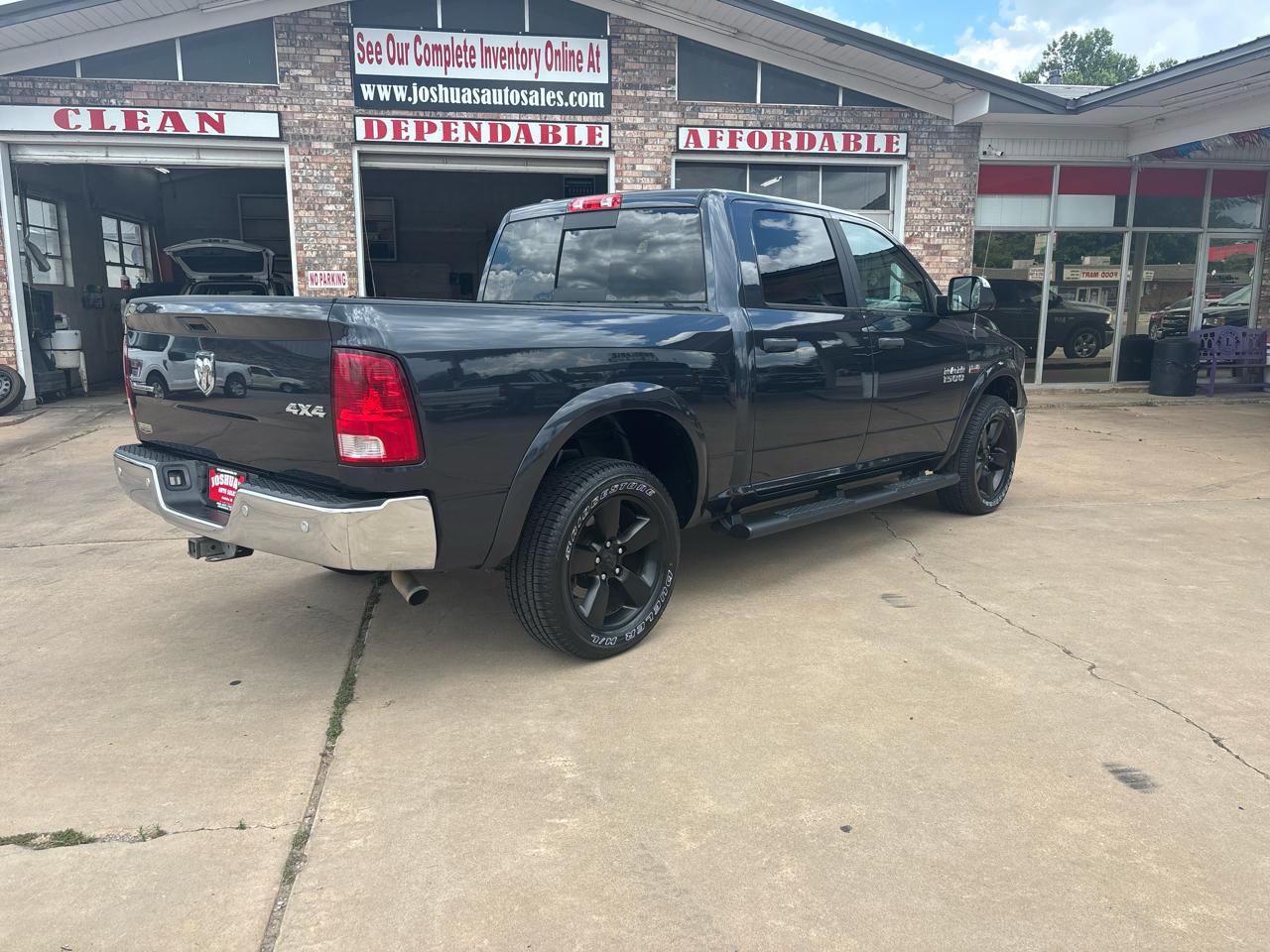 RAM 1500 4WD Crew Cab 140.5" Outdoorsman 2017