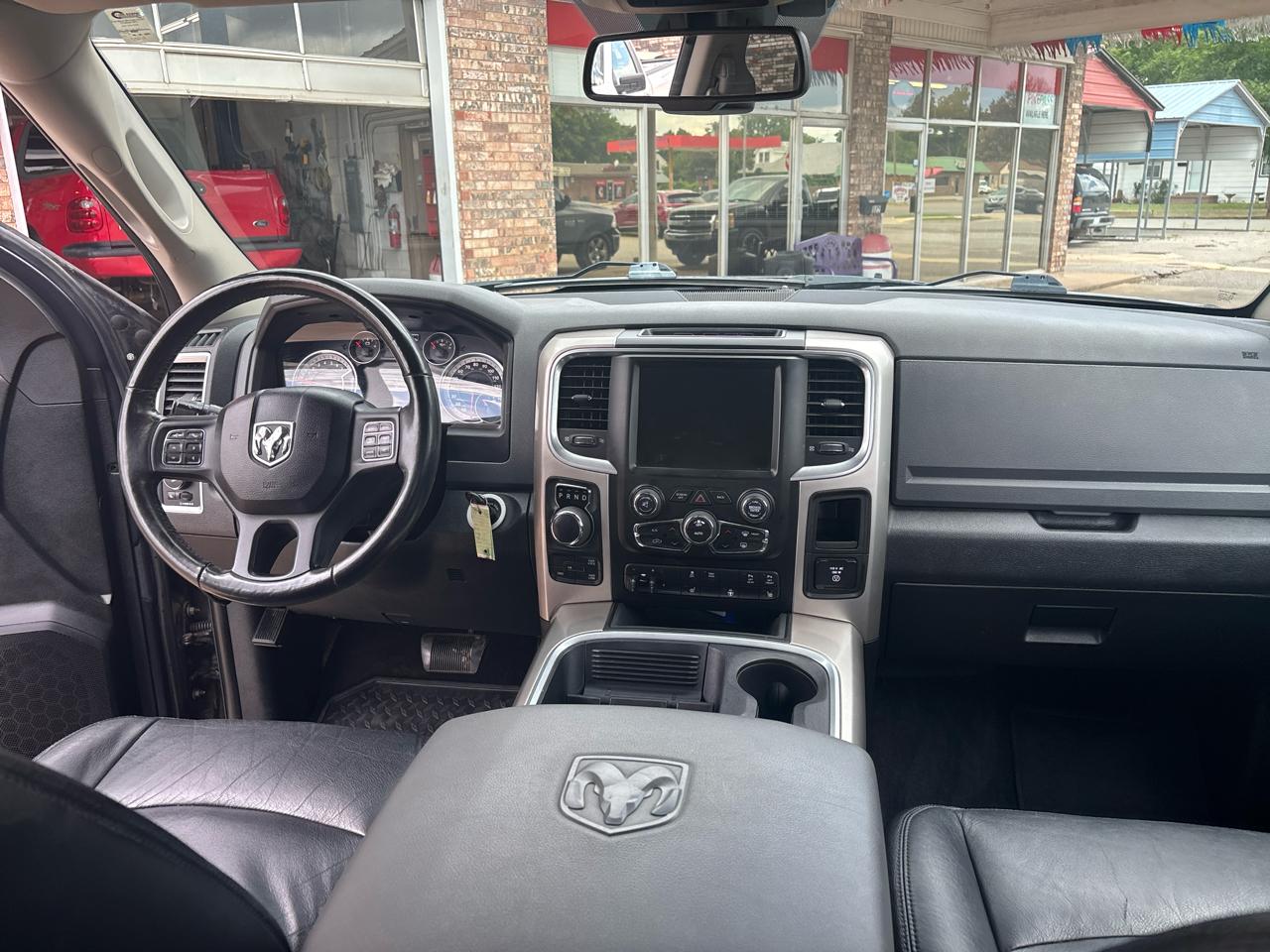 RAM 1500 4WD Crew Cab 140.5" Outdoorsman 2017
