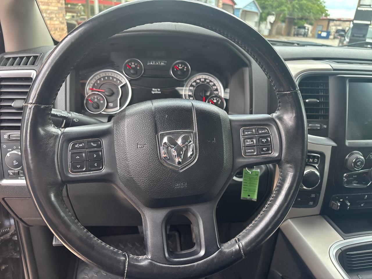 RAM 1500 4WD Crew Cab 140.5" Outdoorsman 2017