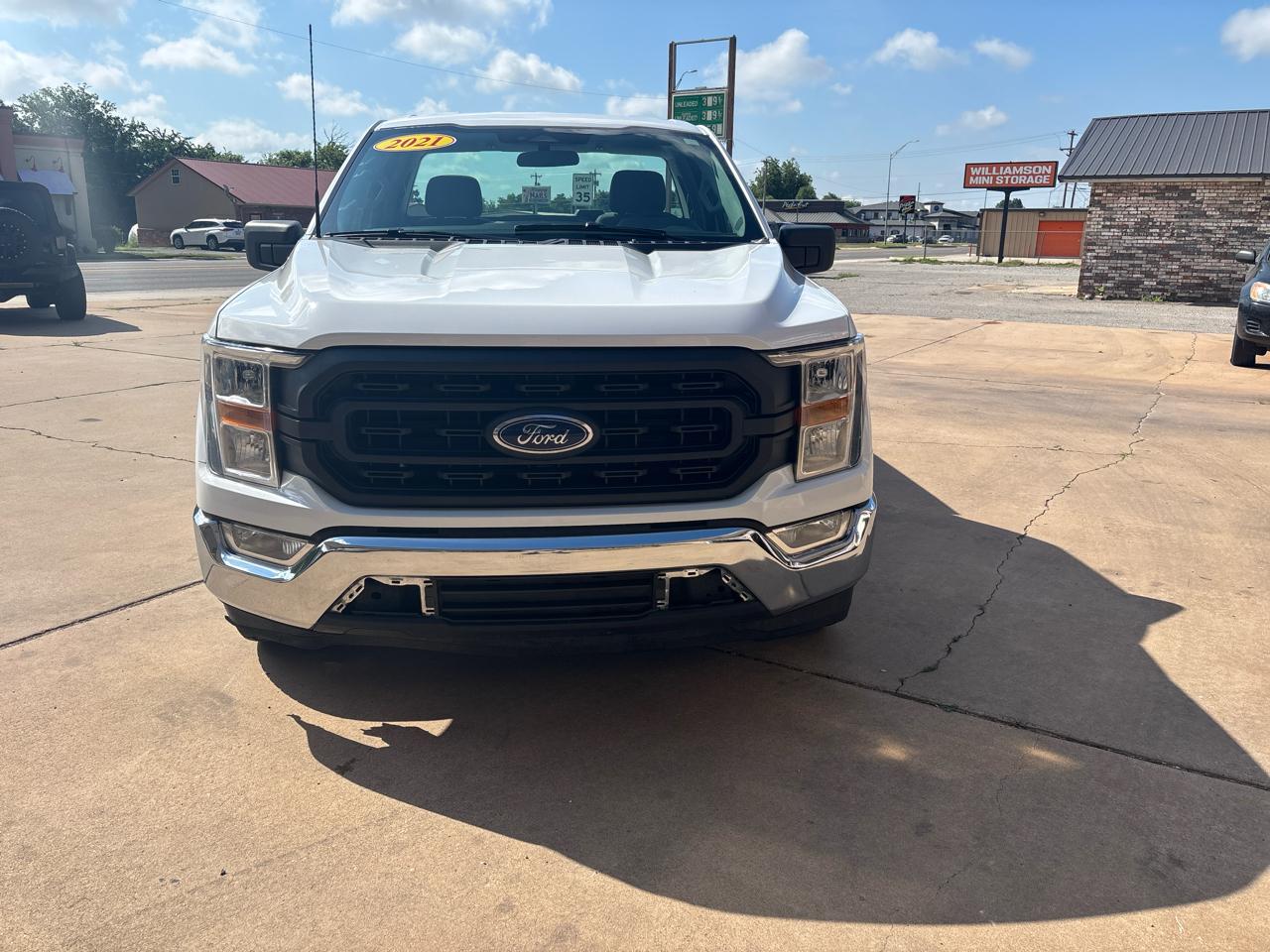 Ford F-150 2WD Reg Cab 122.5" XL 2021