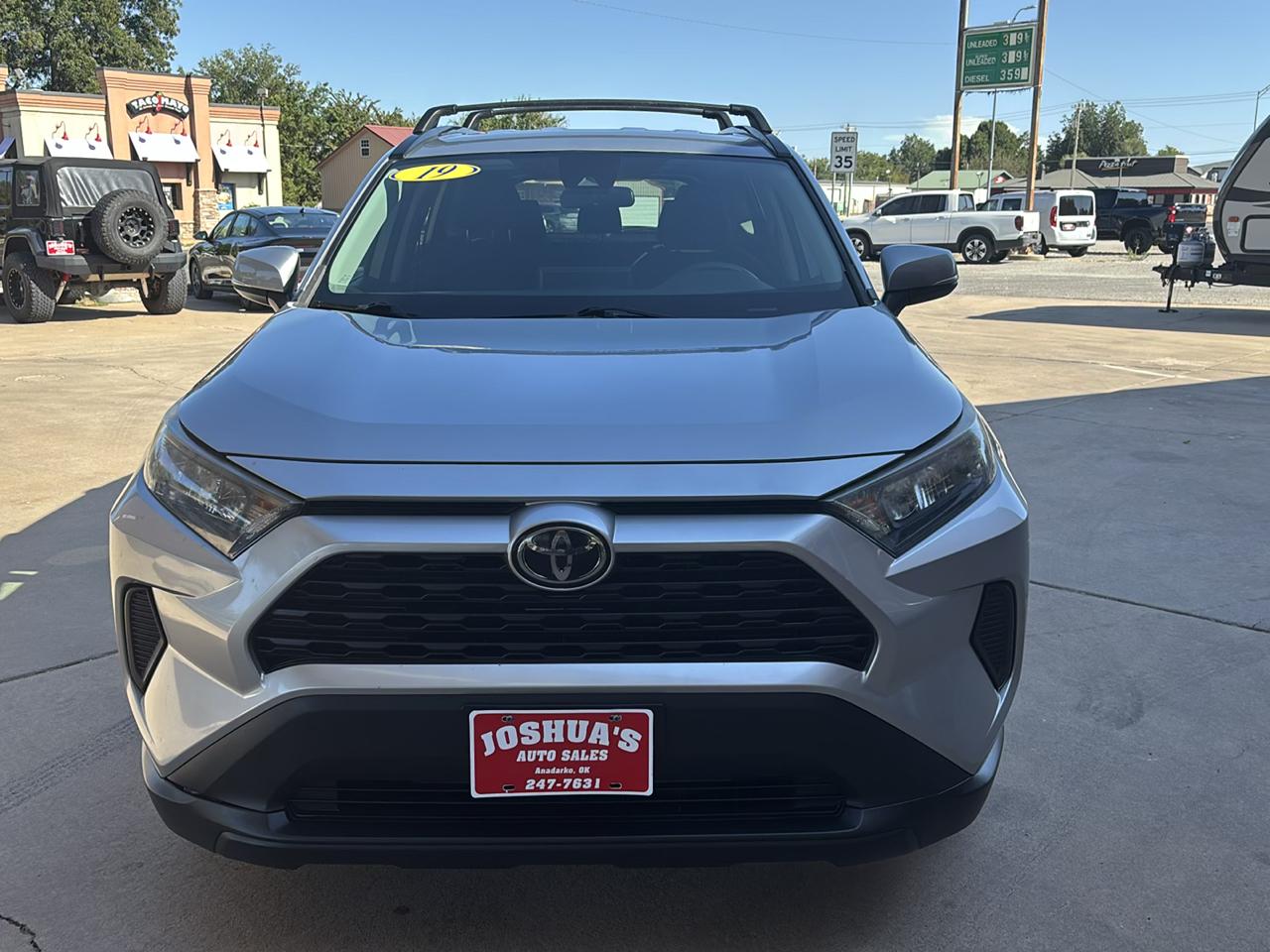 Toyota RAV4 LE FWD (Natl) 2019