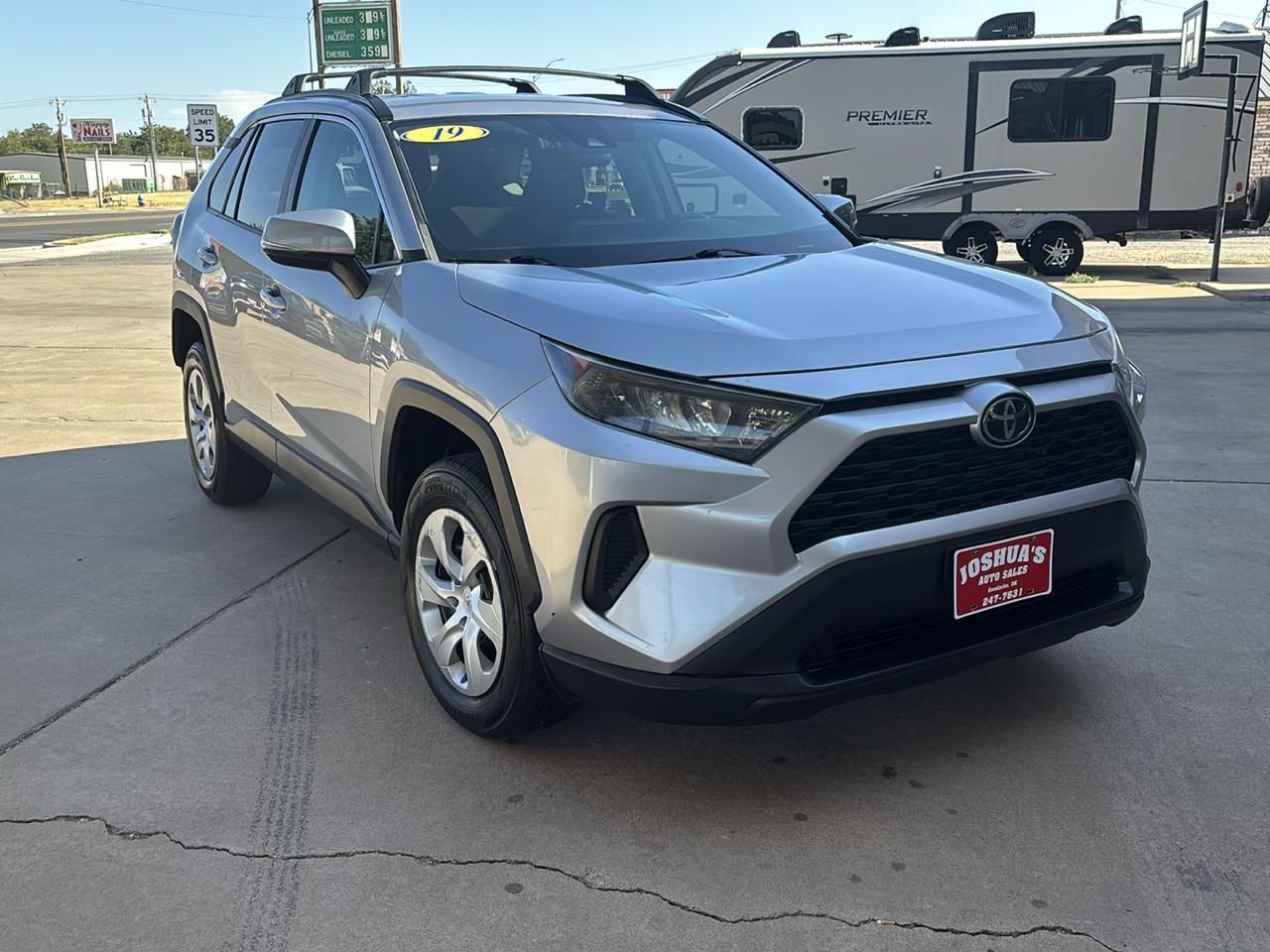 Toyota RAV4 LE FWD (Natl) 2019