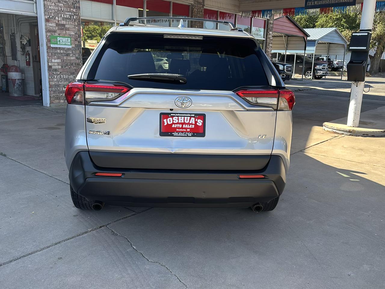 Toyota RAV4 LE FWD (Natl) 2019