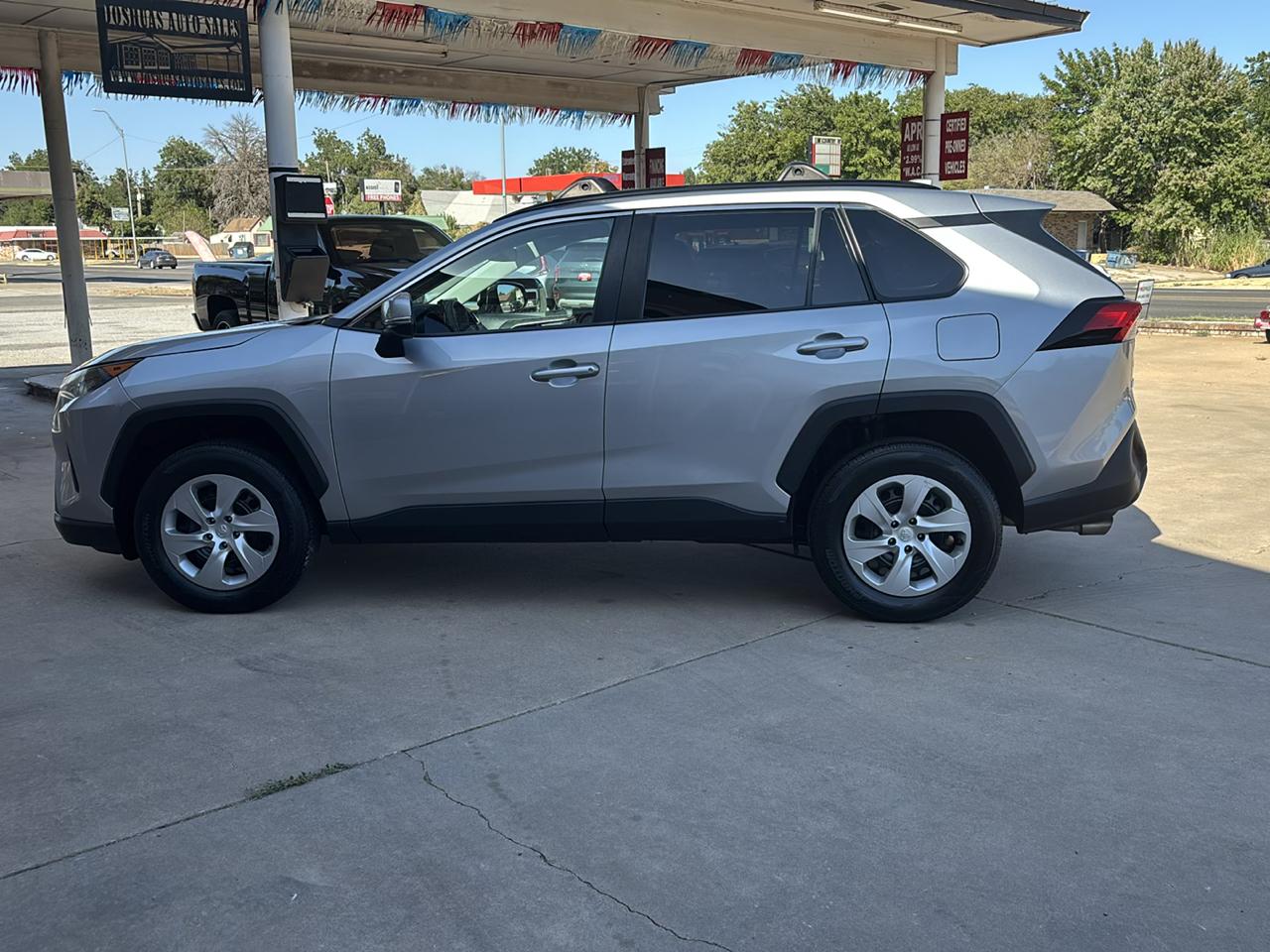 Toyota RAV4 LE FWD (Natl) 2019