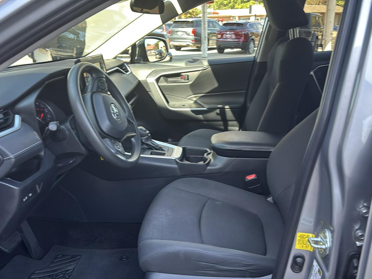 Toyota RAV4 LE FWD (Natl) 2019