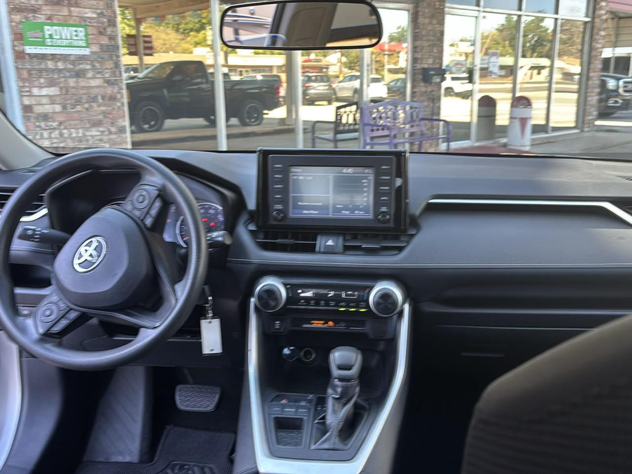 Toyota RAV4 LE FWD (Natl) 2019