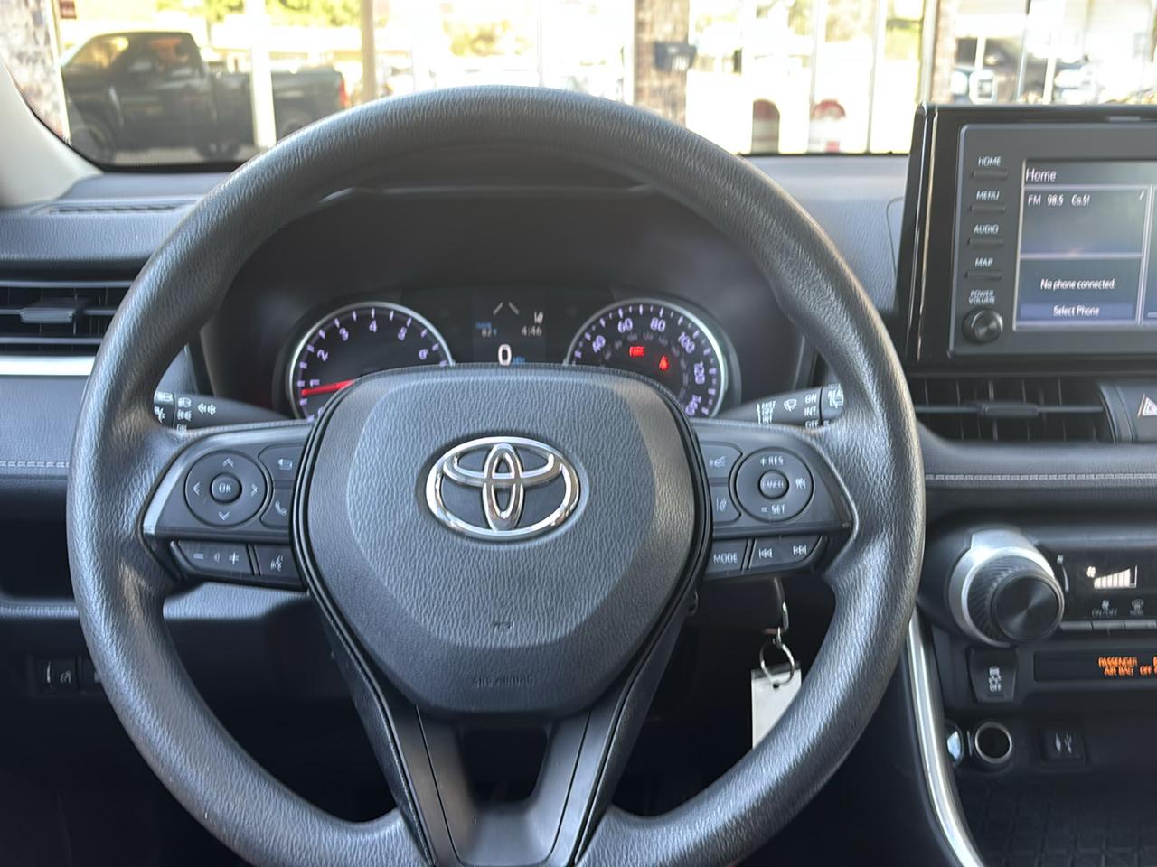 Toyota RAV4 LE FWD (Natl) 2019