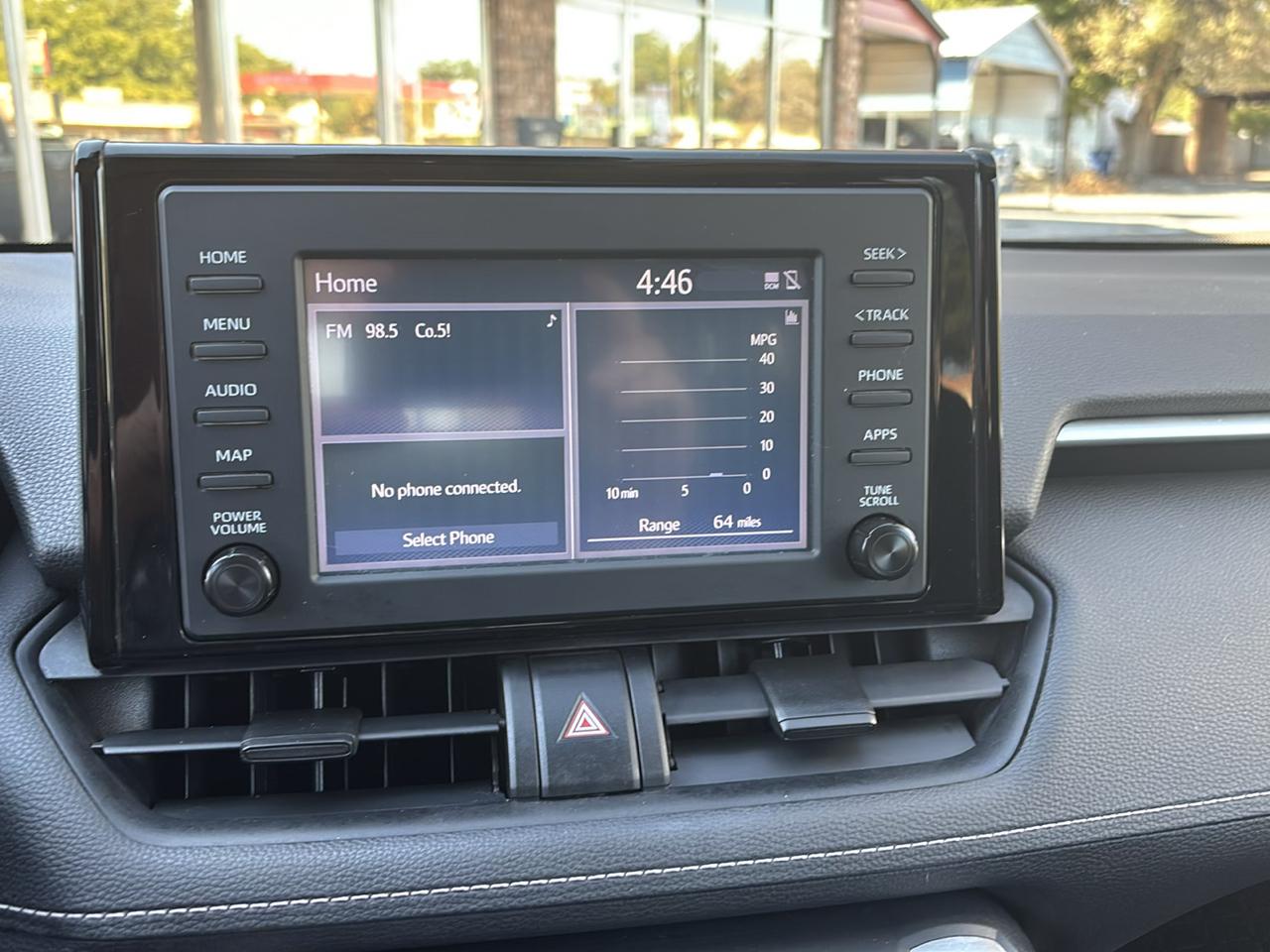 Toyota RAV4 LE FWD (Natl) 2019